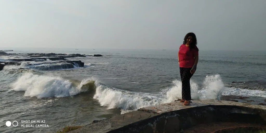 Curved rocky bay and waves along Kannur coastline