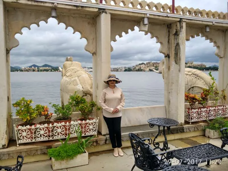 Arched marble balcony with stone elephant statues overlooking the waters of Lake Pichola at Jag Mandir